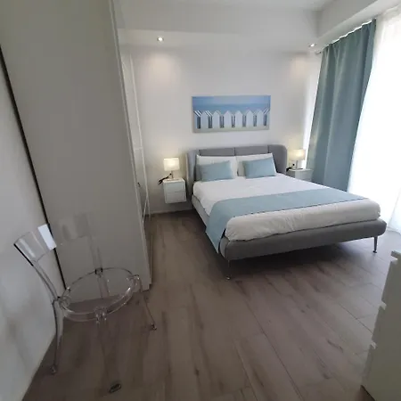 Tonfano Waterfront Penthouse マリーナ・ディ・ピエトラサンタ